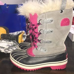 Girls size 4 boots